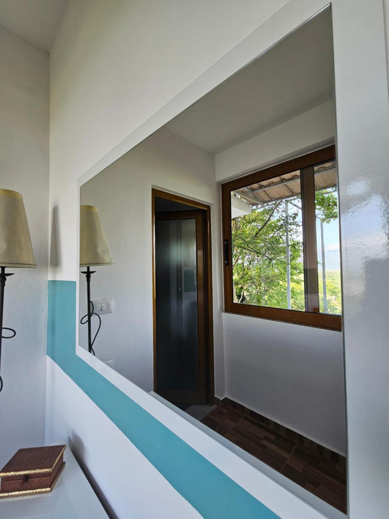 Gjirokastër Lemon Garden Apartment-Hot Tub Jacuzzi מראה חיצוני תמונה