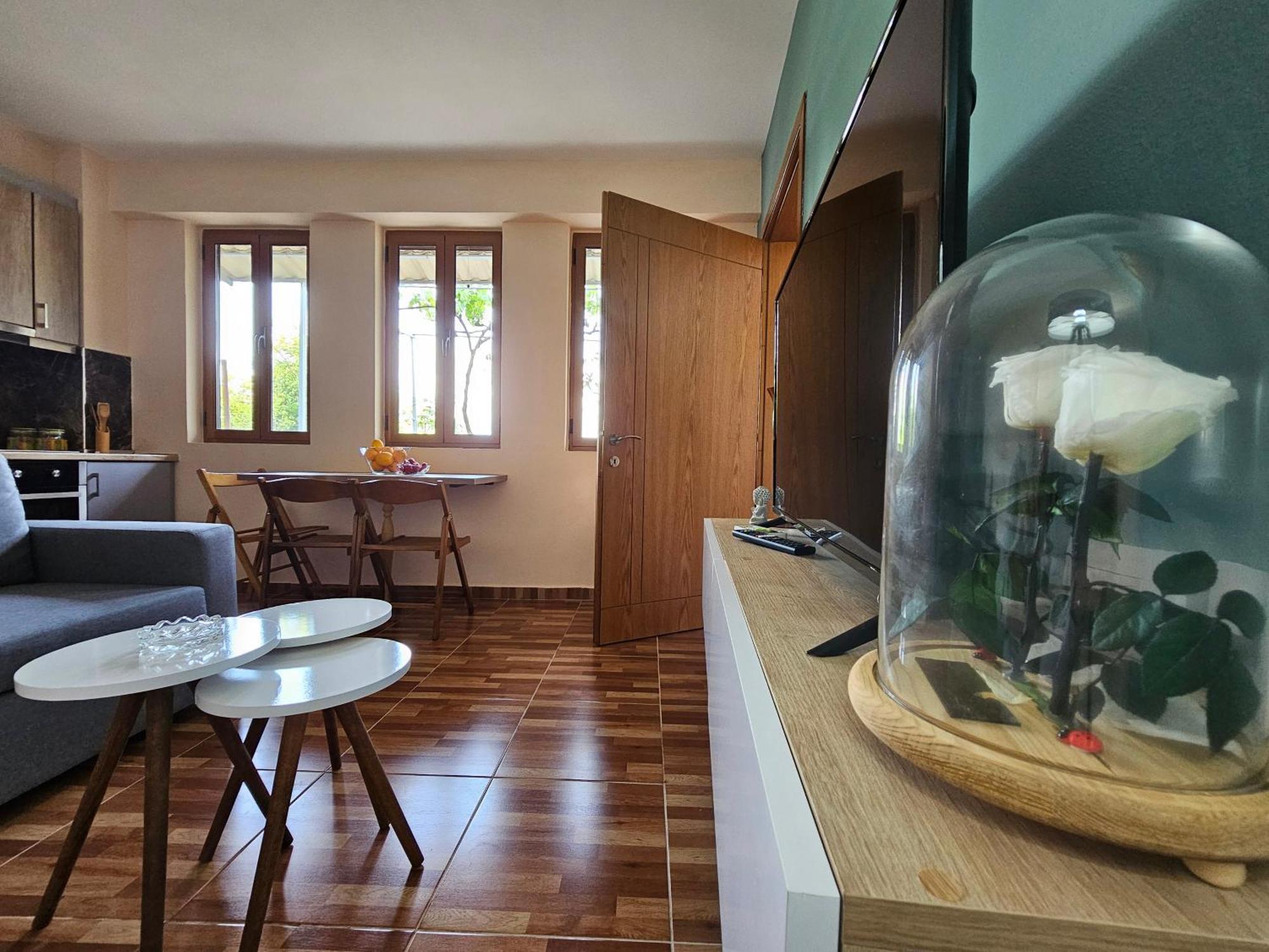 Gjirokastër Lemon Garden Apartment-Hot Tub Jacuzzi מראה חיצוני תמונה