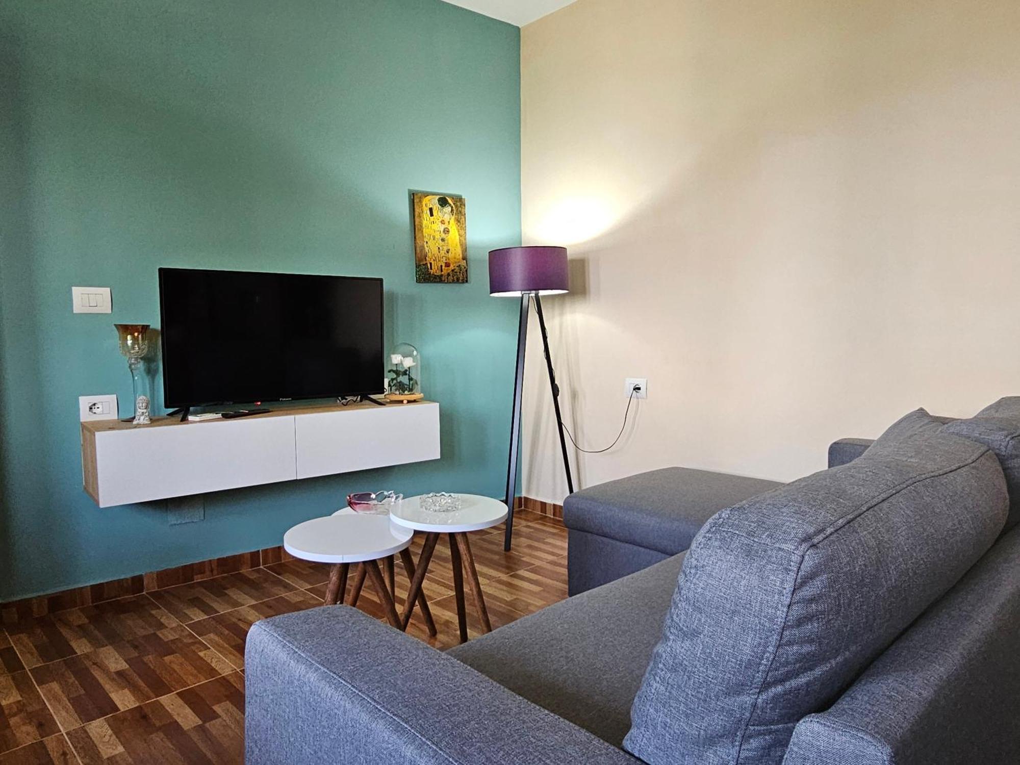 Gjirokastër Lemon Garden Apartment-Hot Tub Jacuzzi מראה חיצוני תמונה